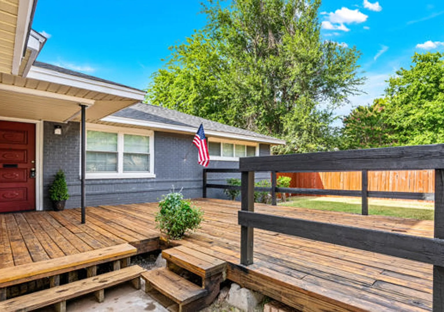 Beautiful & Newly Renovated 4 Bed & 2 Bath House in Lawton — Photo 2
