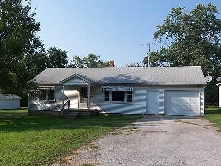 2nd image of 209 W Fields