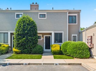 24 Iris Ct, Tinton Falls, NJ 07724
