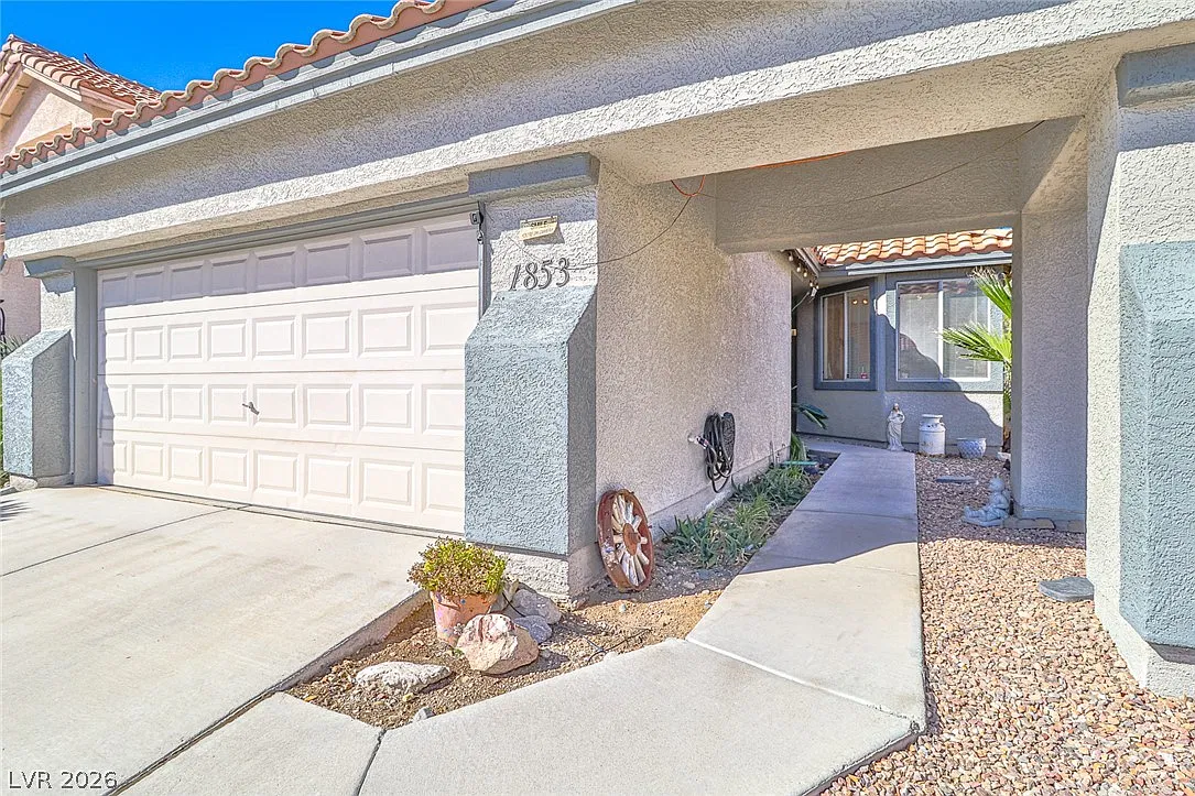 3 bed, 2.0 bath, 1468 sqft, $2,000 — Photo 4