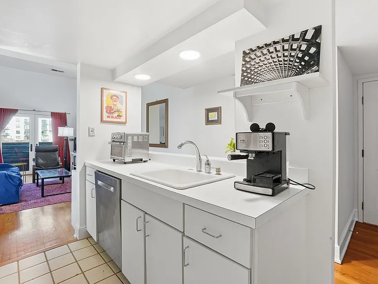 301 G St NE #32 — Photo 4