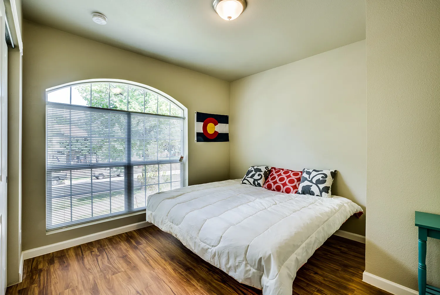 4 bed, 1000 sqft, $1,802 — Photo 4