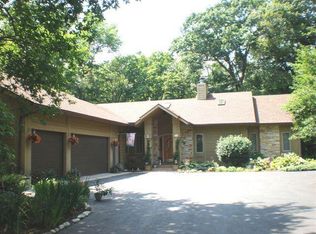 2128 Hunters Ridge Ct, Manitowoc, WI 54220