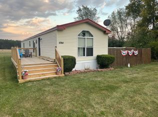 1064 Duquesa Dr, Lake Isabella, MI 48893