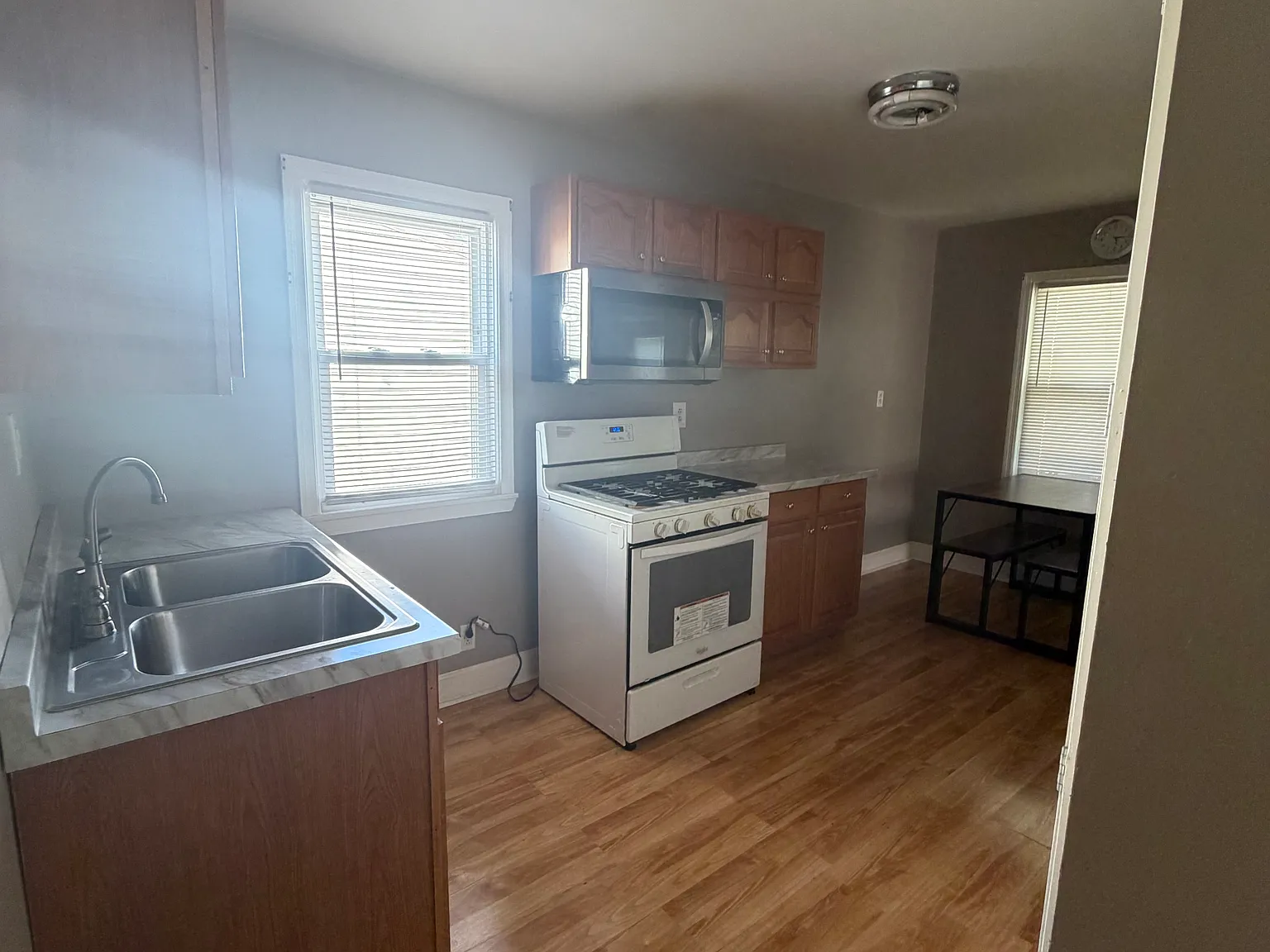 3 bed, 915 sqft, $1,450 — Photo 4