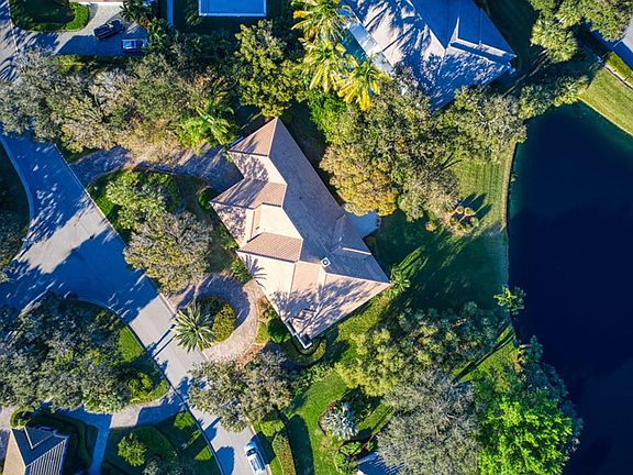 3rd image of 302 Sable Oak Dr