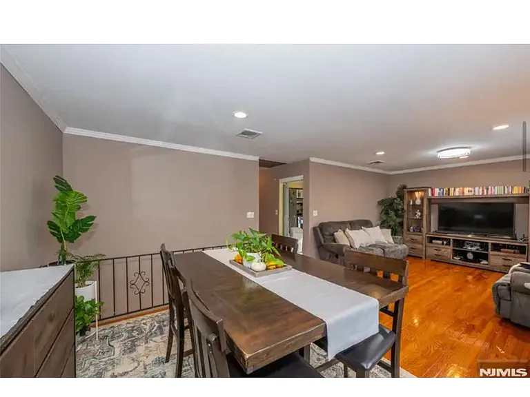 235 Elm Ave #1A — Photo 2