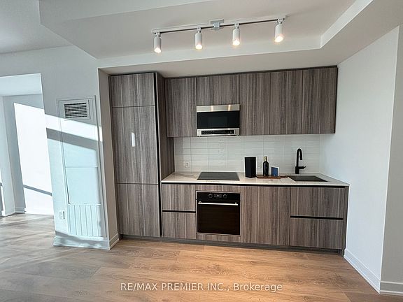 4th image of 127 Broadway Ave #2903