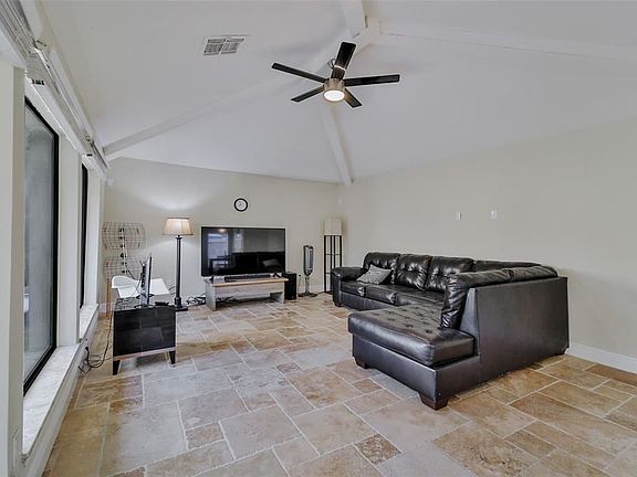 4th image of 15839 Sandy Hill Dr