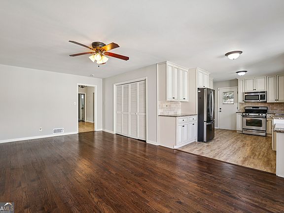 4th image of 1050 Rays Rd
