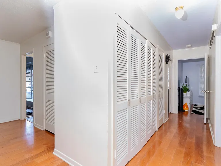 1620 W Northgate Dr — Photo 8