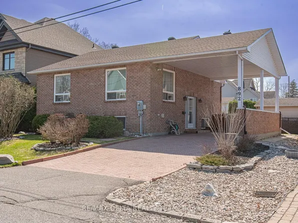 892 Beauchamp Ave, Ottawa, ON K1C 3A8
