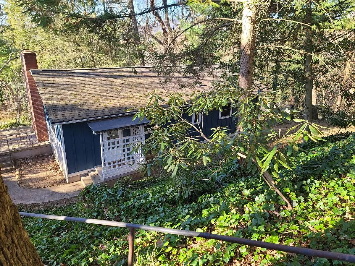 3 bed, 960 sqft, $2,100 — Photo 4