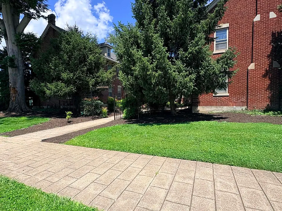 1115 Ray Ave