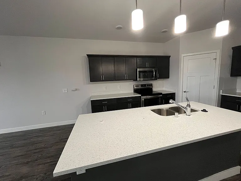 Cottage Grove Commons: Gaston — Photo 28