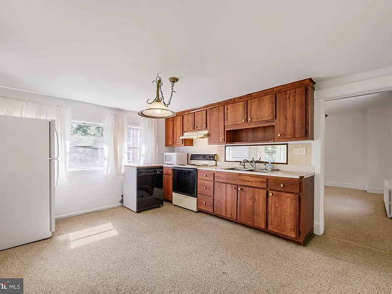 612 Amoss Rd — Photo 3