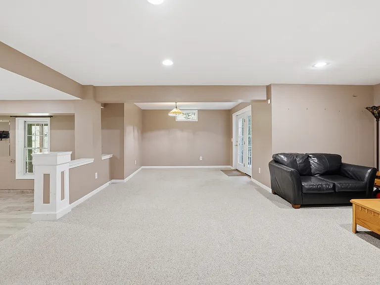 5767 Bush Hill Dr — Photo 47