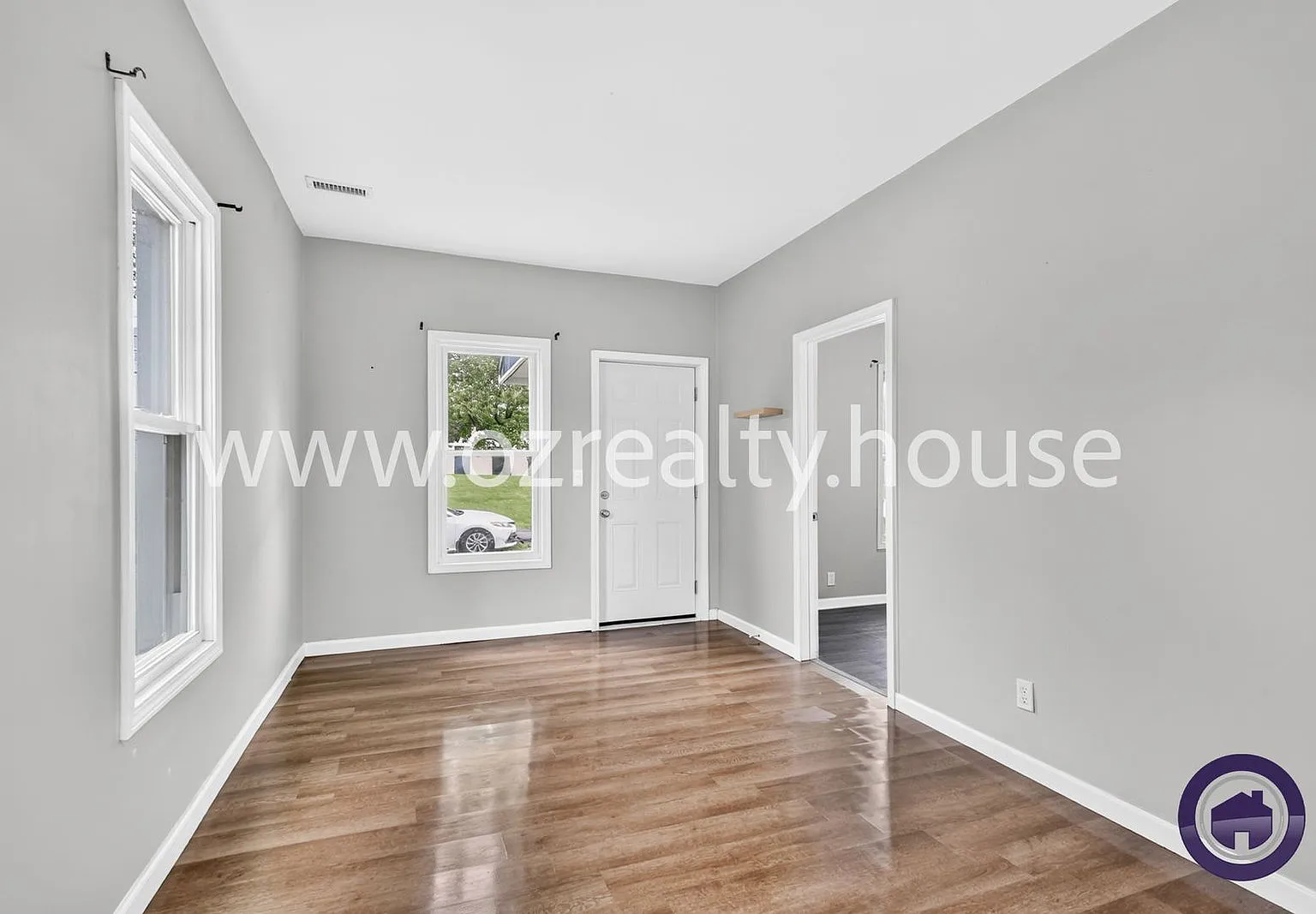 3 bed, 1.0 bath, 872 sqft, $1,295 — Photo 3