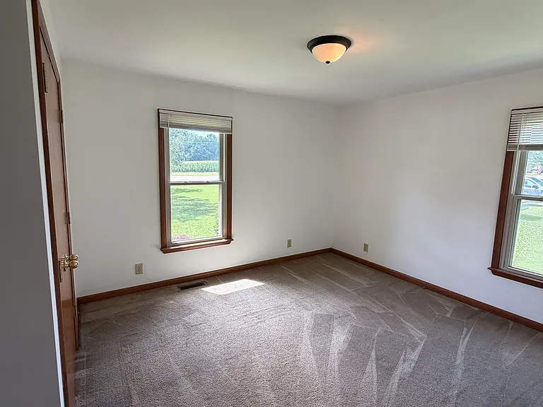 6318 Eatons Creek Rd — Photo 2