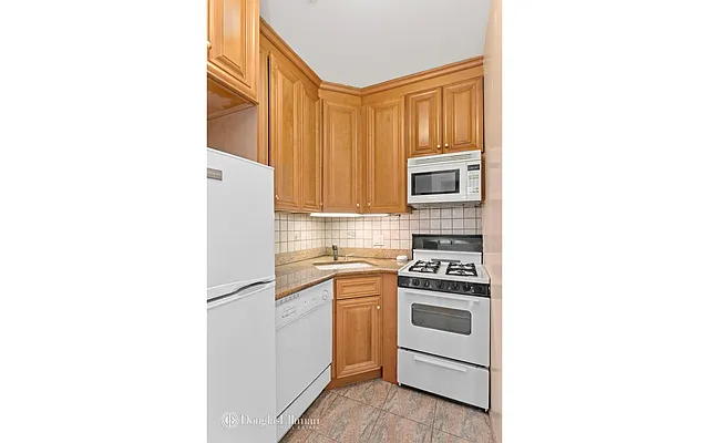 Rented by Douglas Elliman | media 17