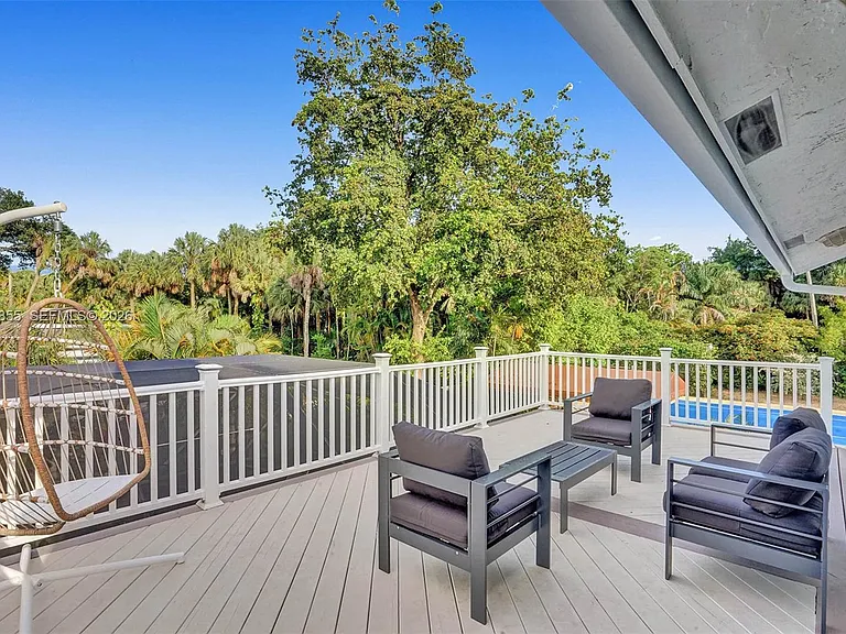 2120 SW 28th Way — Photo 39