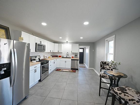 5th image of 615 E 13th Pl