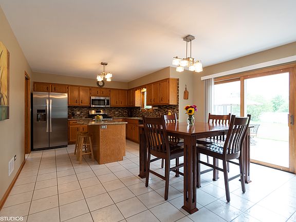 3rd image of 2920 Royal Ct