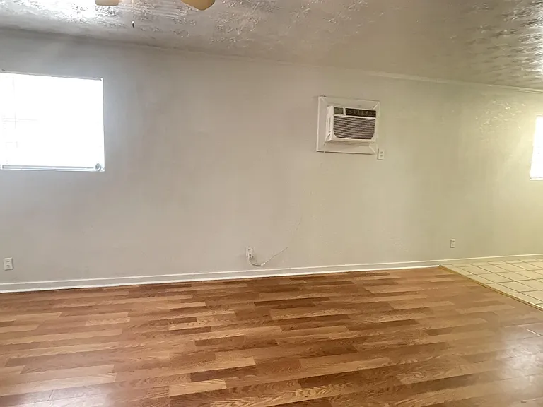 5689 Atlee Ave — Photo 12