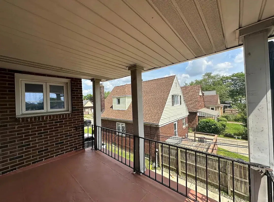 3 bed, 1065 sqft, $1,700 — Photo 2