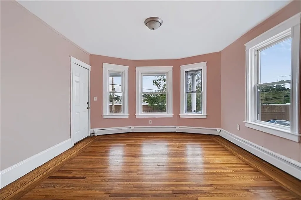 2 bed, 1.0 bath, 1191 sqft, $2,200 — Photo 2