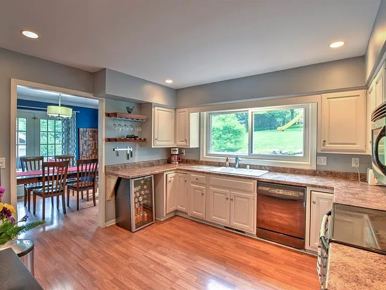 575 S Hillcrest Dr — Photo 8