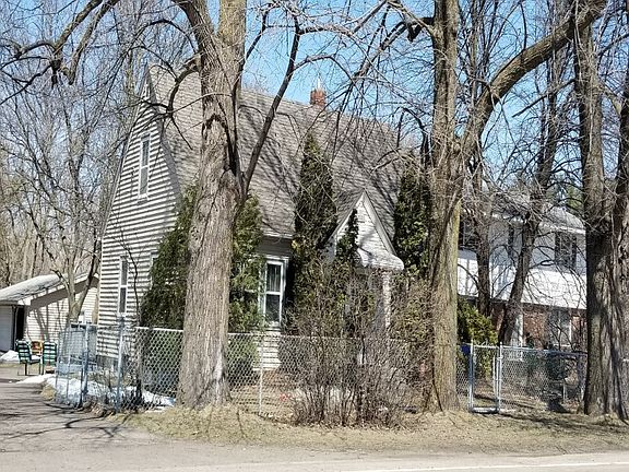 3rd image of 2351 Minnehaha Ave E