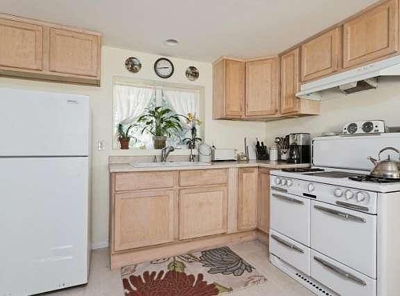 4th image of 1438 S La Luna Ave