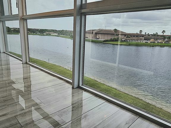 4th image of 1401 SW 134th Way
