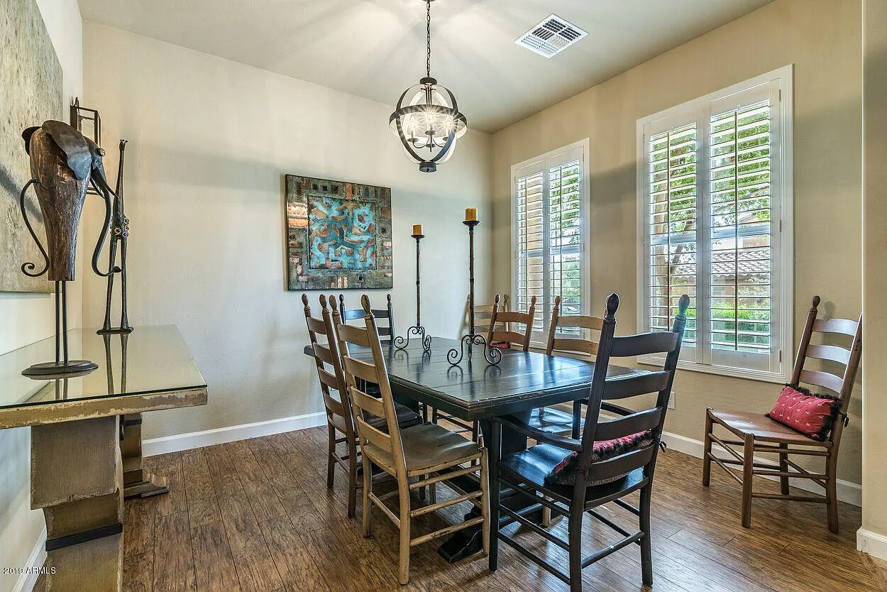 3 bed, 2.5 bath, 1810 sqft, $4,500 — Photo 3