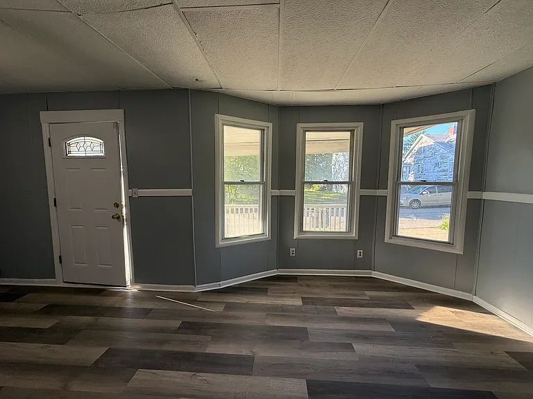 7610 Jeffries Ave — Photo 3