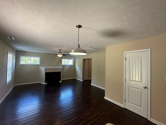 4th image of 202 Trenton Ct
