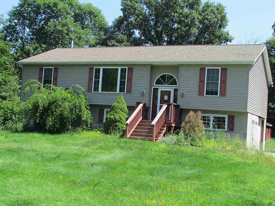 1st image of 952 QUAKER Lane