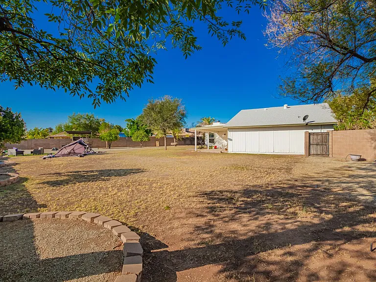 2321 E Enid Cir — Photo 37