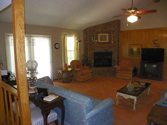 5th image of 601 Crown Colony Dr