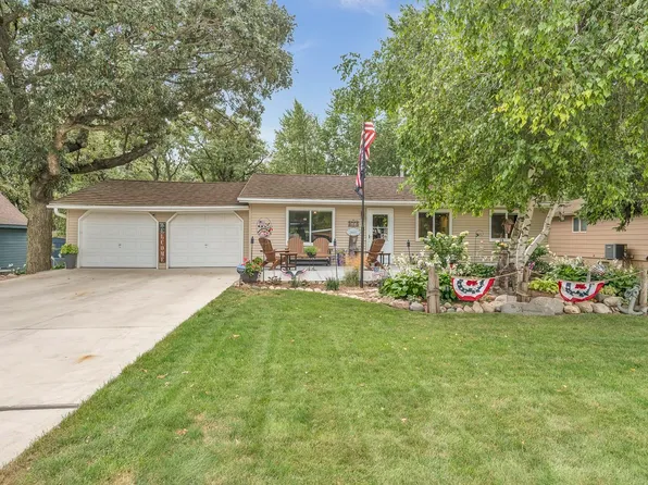 477 Rohr St, Arnolds Park, IA 51331