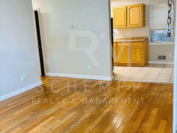 3rd image of 4710 Walnut Grove Ave