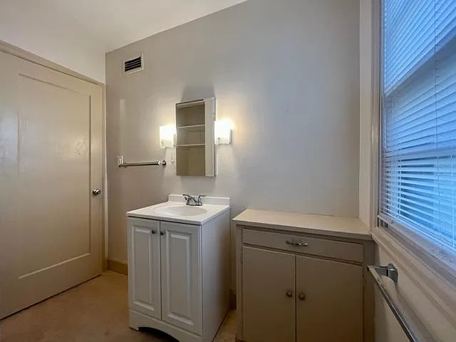 610 Washington St #17 — Photo 11