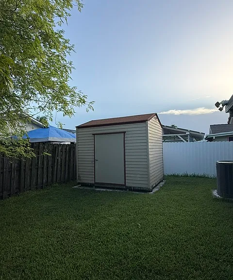 9970 NW 129th Ter — Photo 11