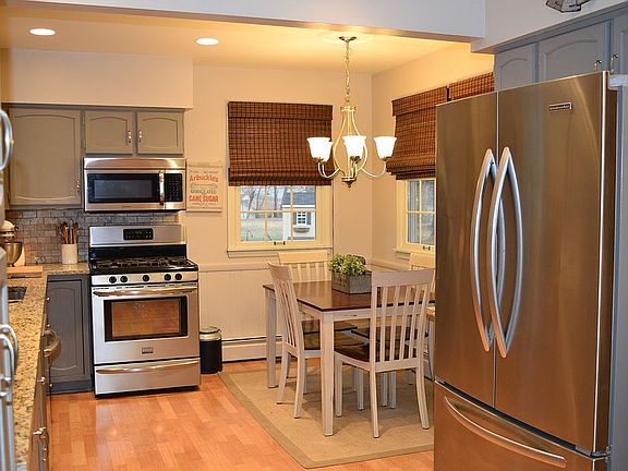 2nd image of 418 Tallwood Dr