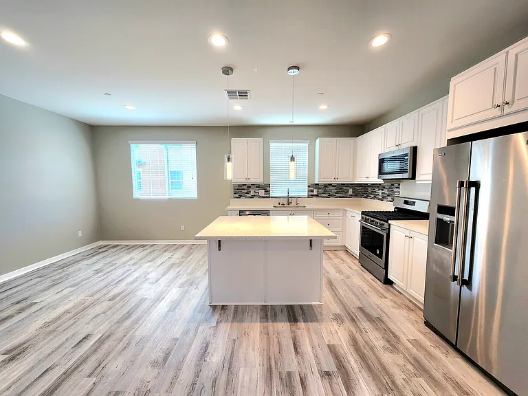 996 Newberry Ln — Photo 11
