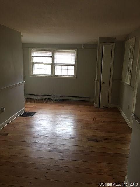 2nd image of 1090 Avery St