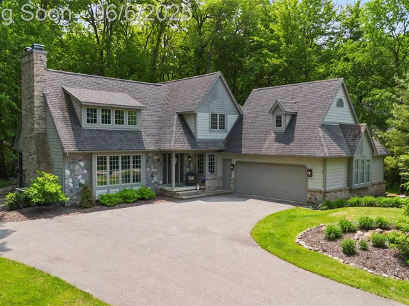 8268 Pine Lake Dr, Davisburg, MI 48350