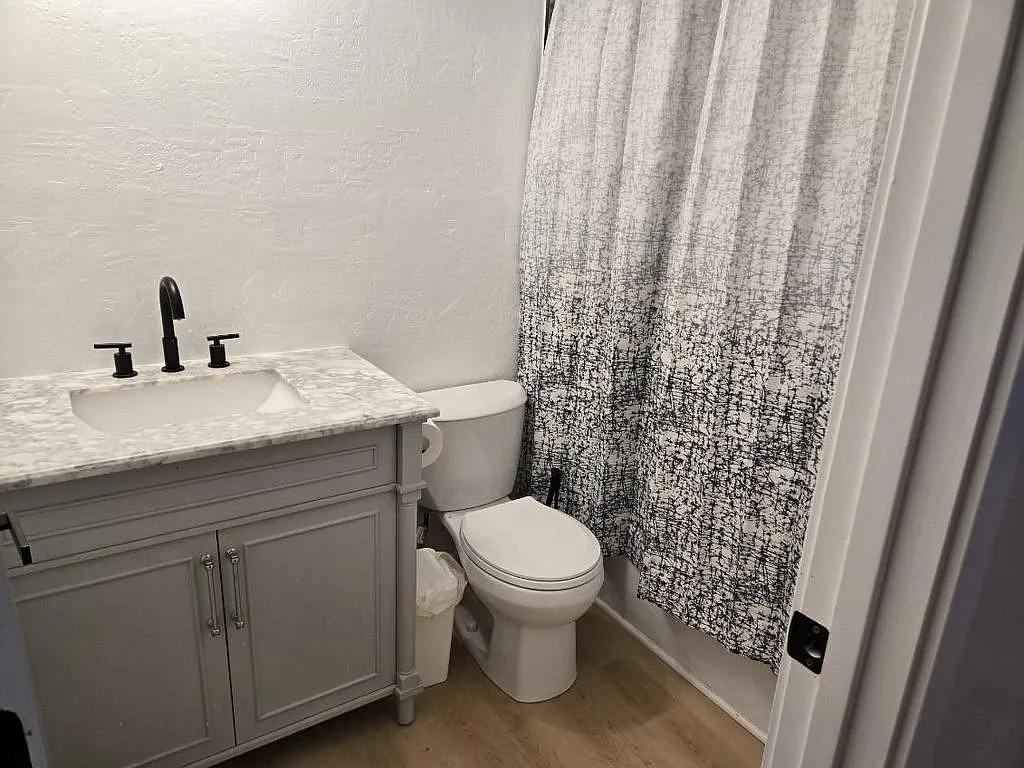 3 bed, 2.0 bath, 1050 sqft, $1,204 — Photo 2