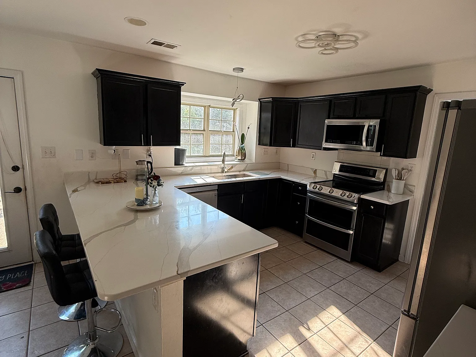 452 Skyview Ln — Photo 4